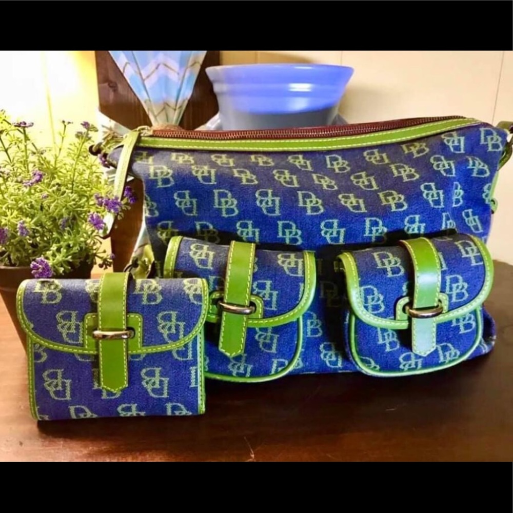 - DOONEY & BOURKE PURSE/WALLET SET.